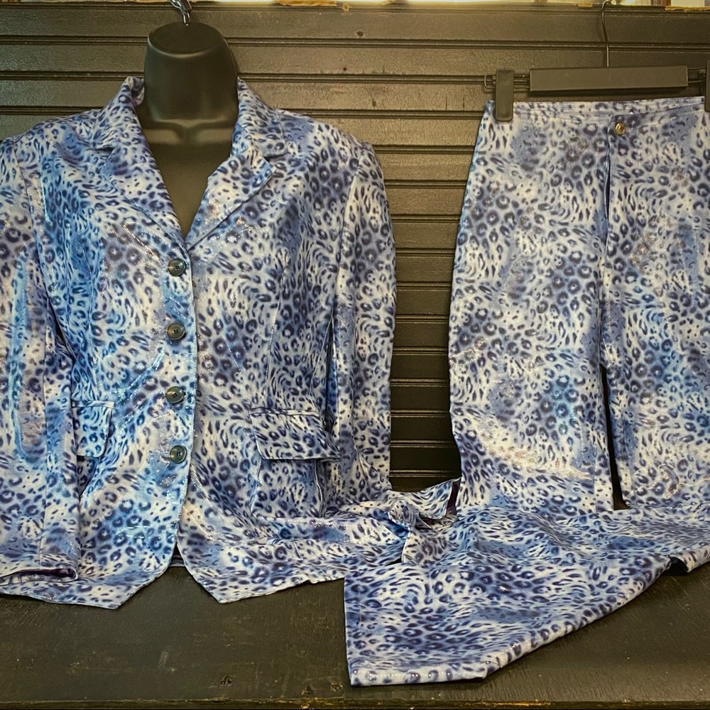 Vertigo Paris 2 piece Pant Suit Blue Leopard